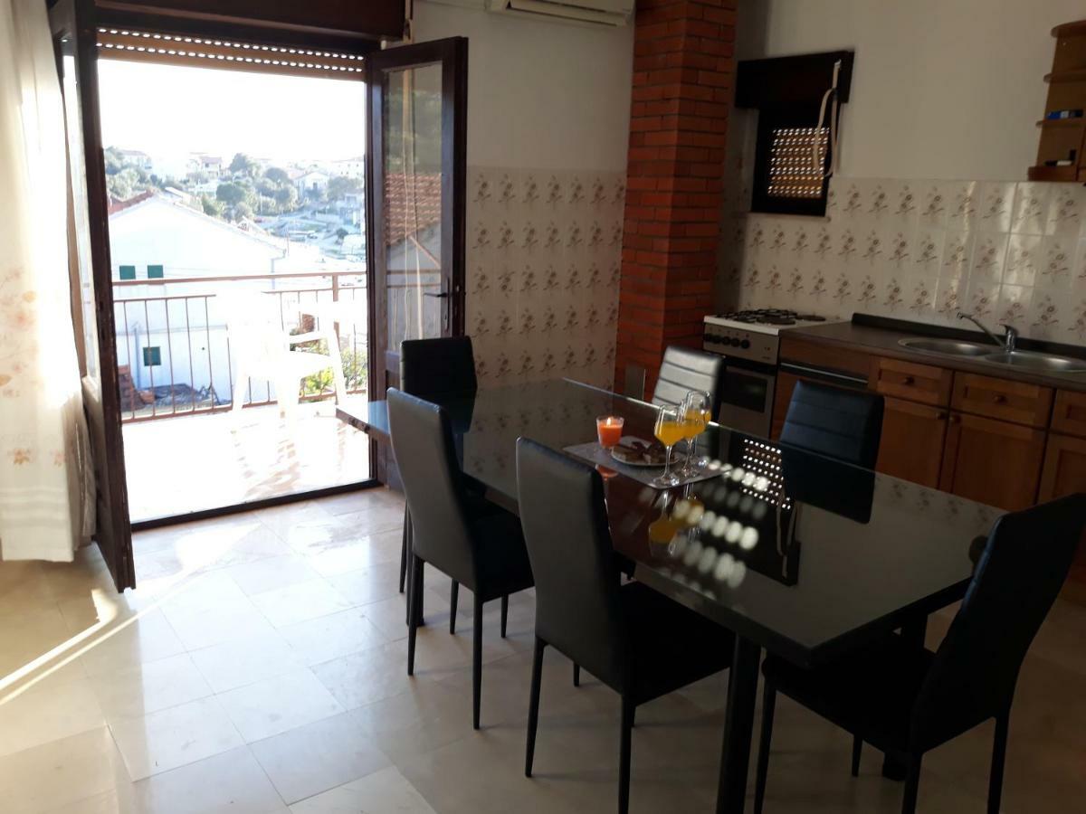 Lanterna Apartment *